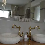 يتي لوكس - آرت أبارتيمنت